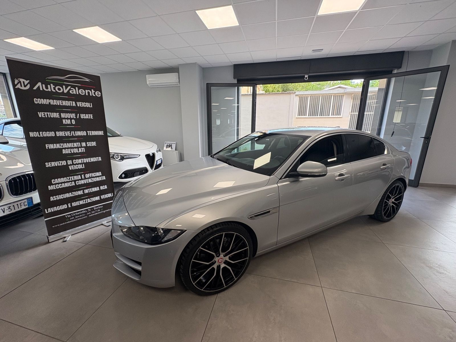 JAGUAR XE