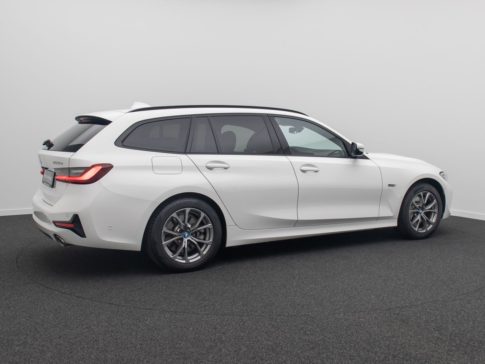 Fahrzeugabbildung BMW 330e Sport Line DAB Kamera Parkassistent Alarm