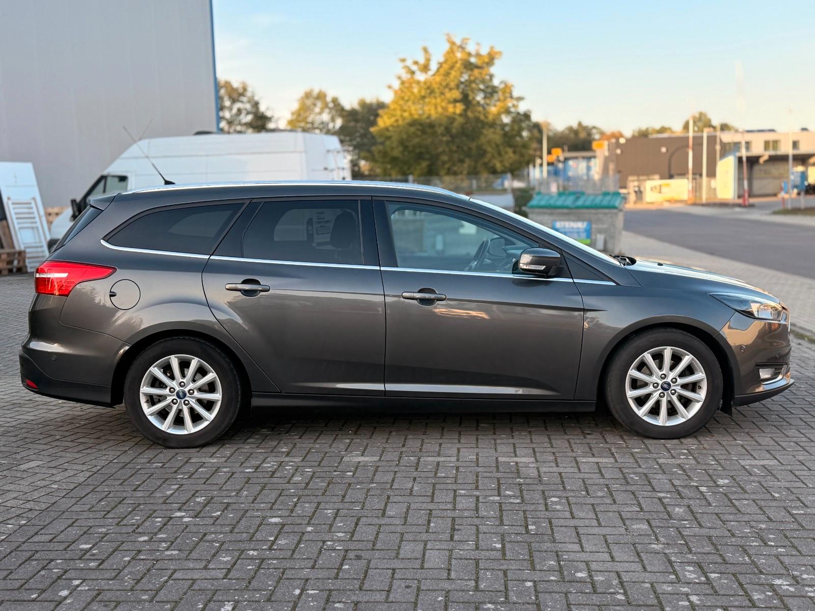 Ford Focus 2015 — photo 11
