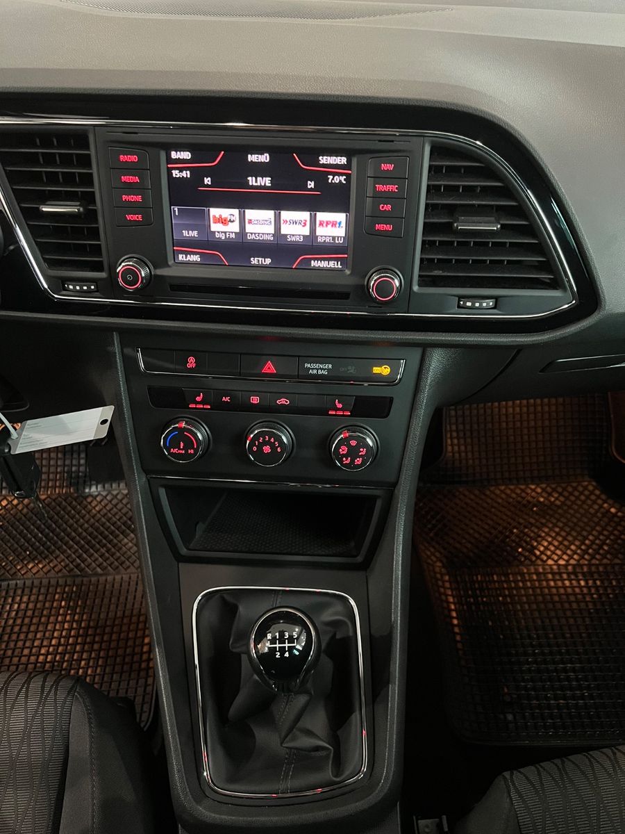 Fahrzeugabbildung SEAT Leon ST 1.6 TDI Style *NAVI*SITZHEIZUNG*