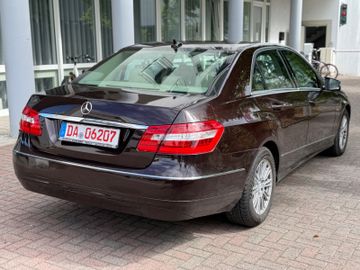 Mercedes E 200 - 4