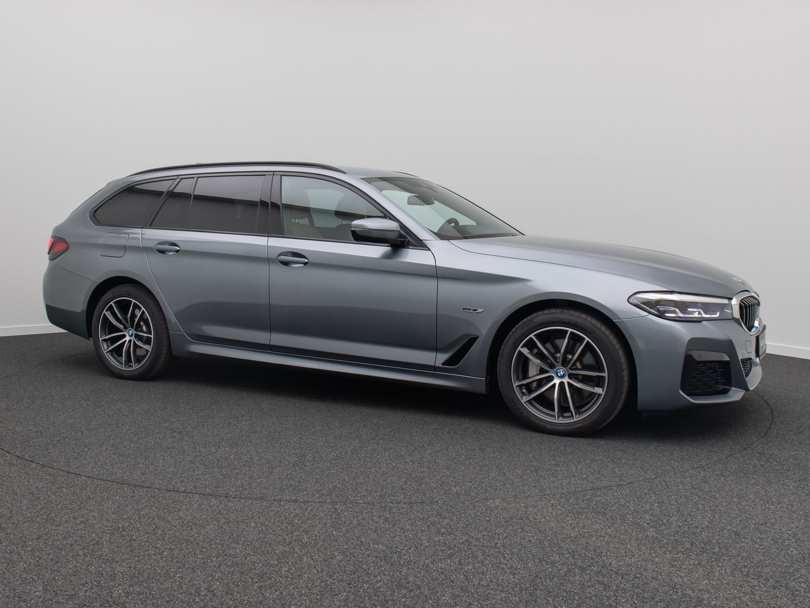 Fahrzeugabbildung BMW 530e M Sport DAB Kamera AHK Memory Alarm 18Zoll