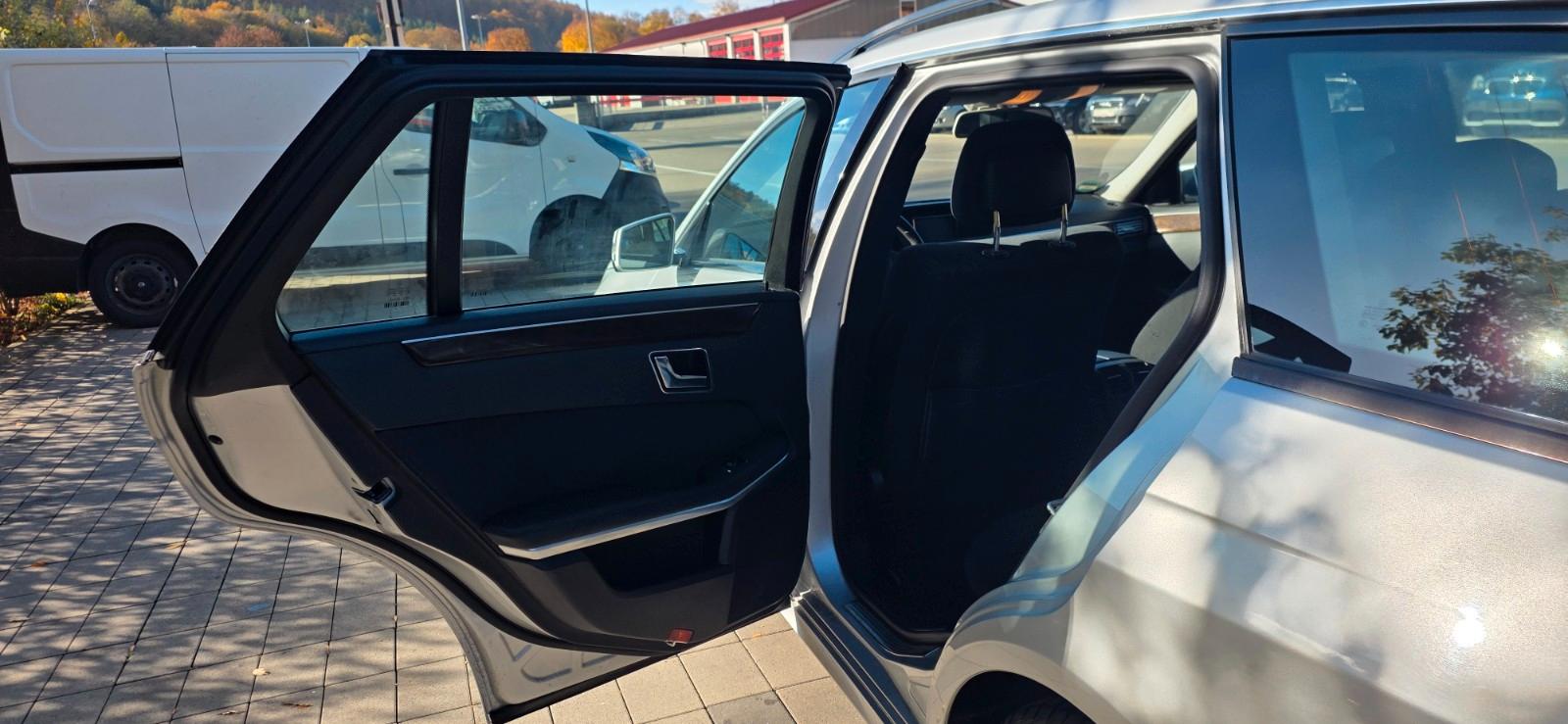 Mercedes-Benz E200 2010 — photo 19