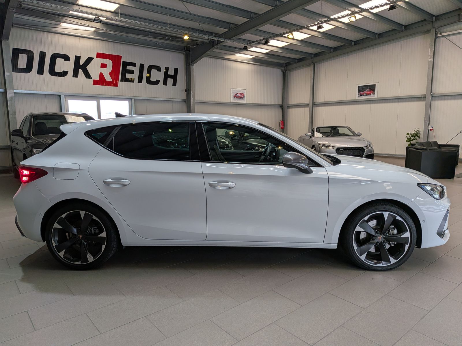 Fahrzeugabbildung CUPRA Leon 1.5 e-Hybrid MATRIX*ACC*EDGE*CARPLA*SoH100%