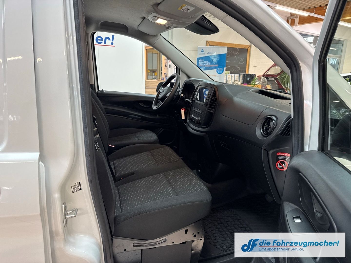 Fahrzeugabbildung Mercedes-Benz Vito Kasten e111 lang DAB SHZ Rückfahrkam. Notbr