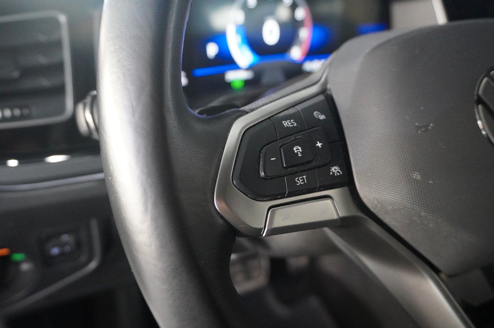 Fahrzeugabbildung Volkswagen Taigo 1.0 TSI R-LINE DSG NAVI/LED/KAMERA/SH/DAB+