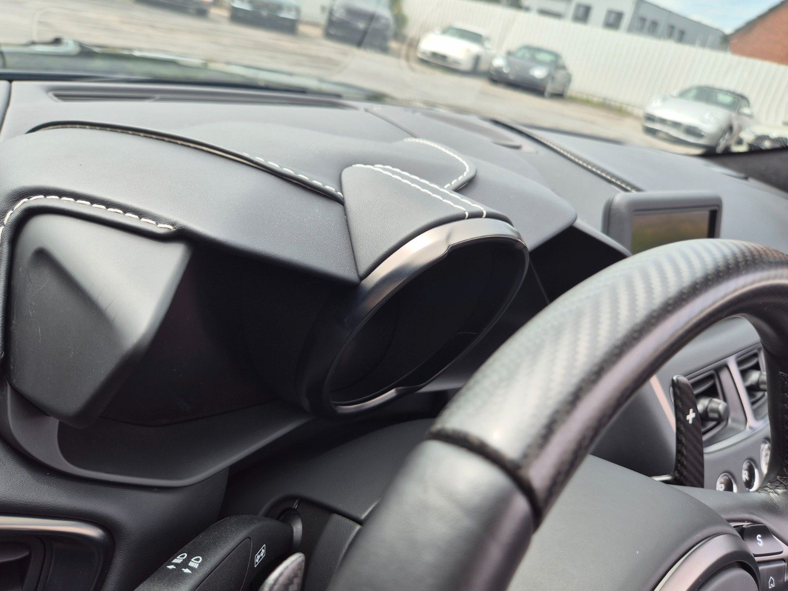Fahrzeugabbildung Aston Martin DBS 5.2 V12 Volante/Werksgarantie 09/27/1A