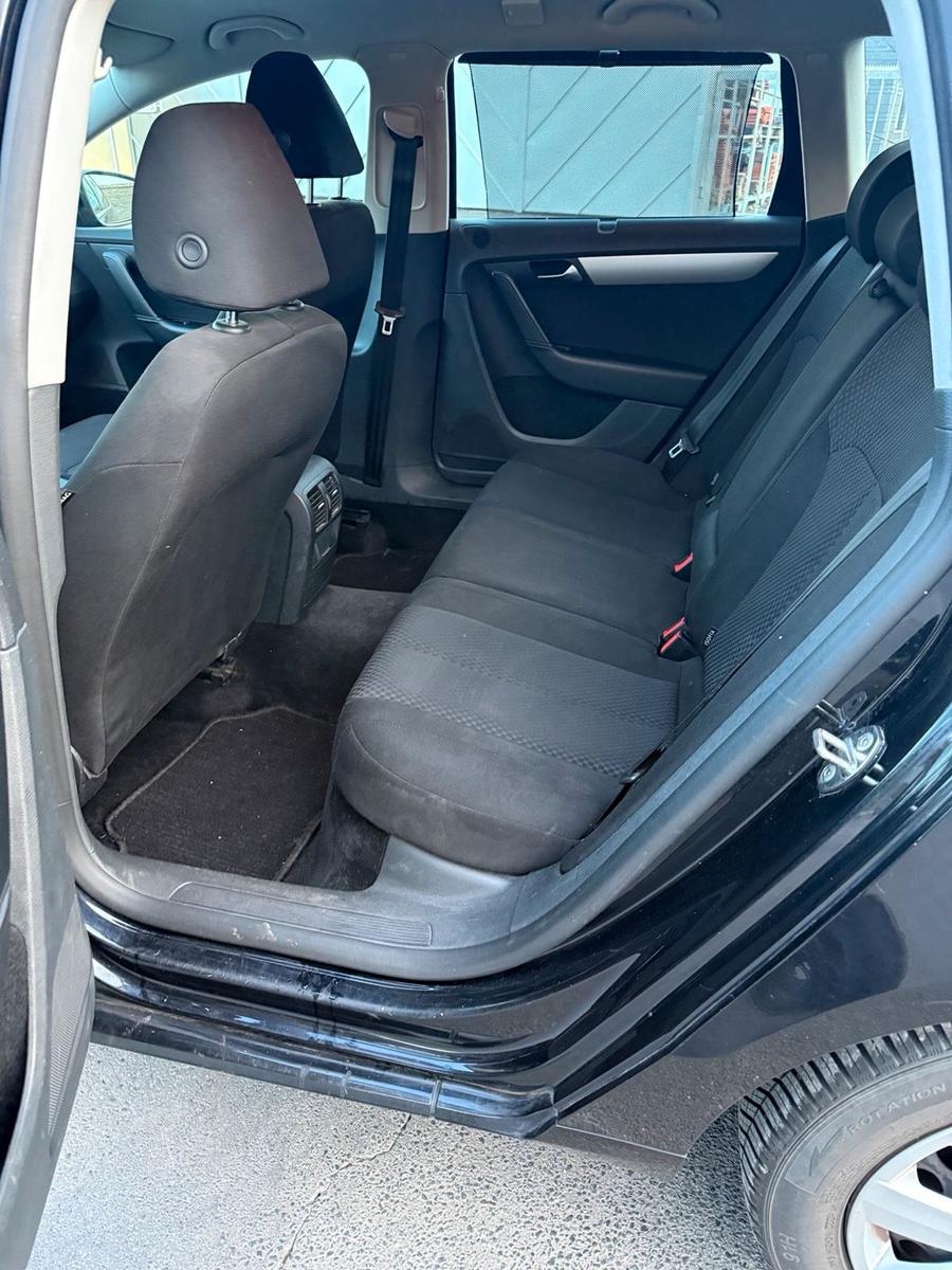 Volkswagen Passat 2012 — photo 8