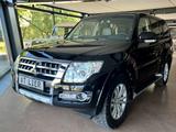 Mitsubishi Pajero 3.2 DI-D SUV-Star AHK 3,5t - Mitsubishi Pajero mit Diesel-Antrieb: 2.5