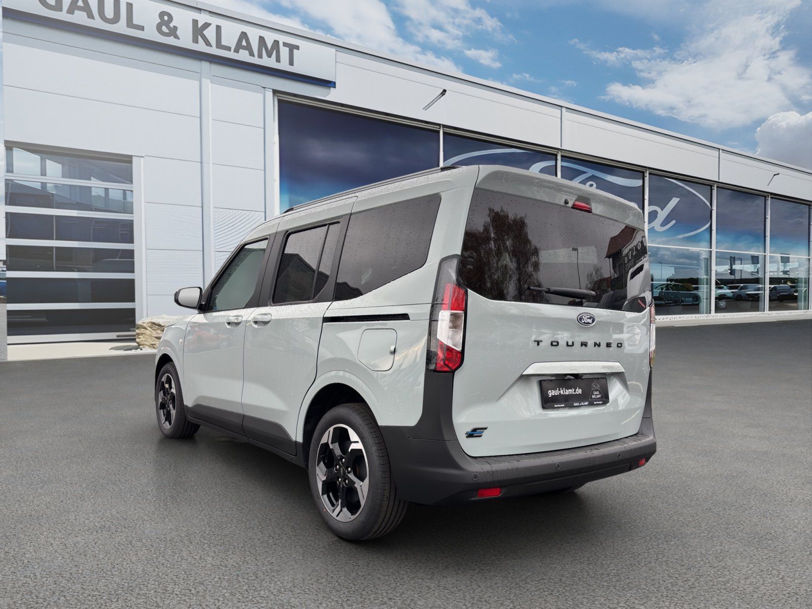 Fahrzeugabbildung Ford Tourneo Courier eMotor BEV Titanium