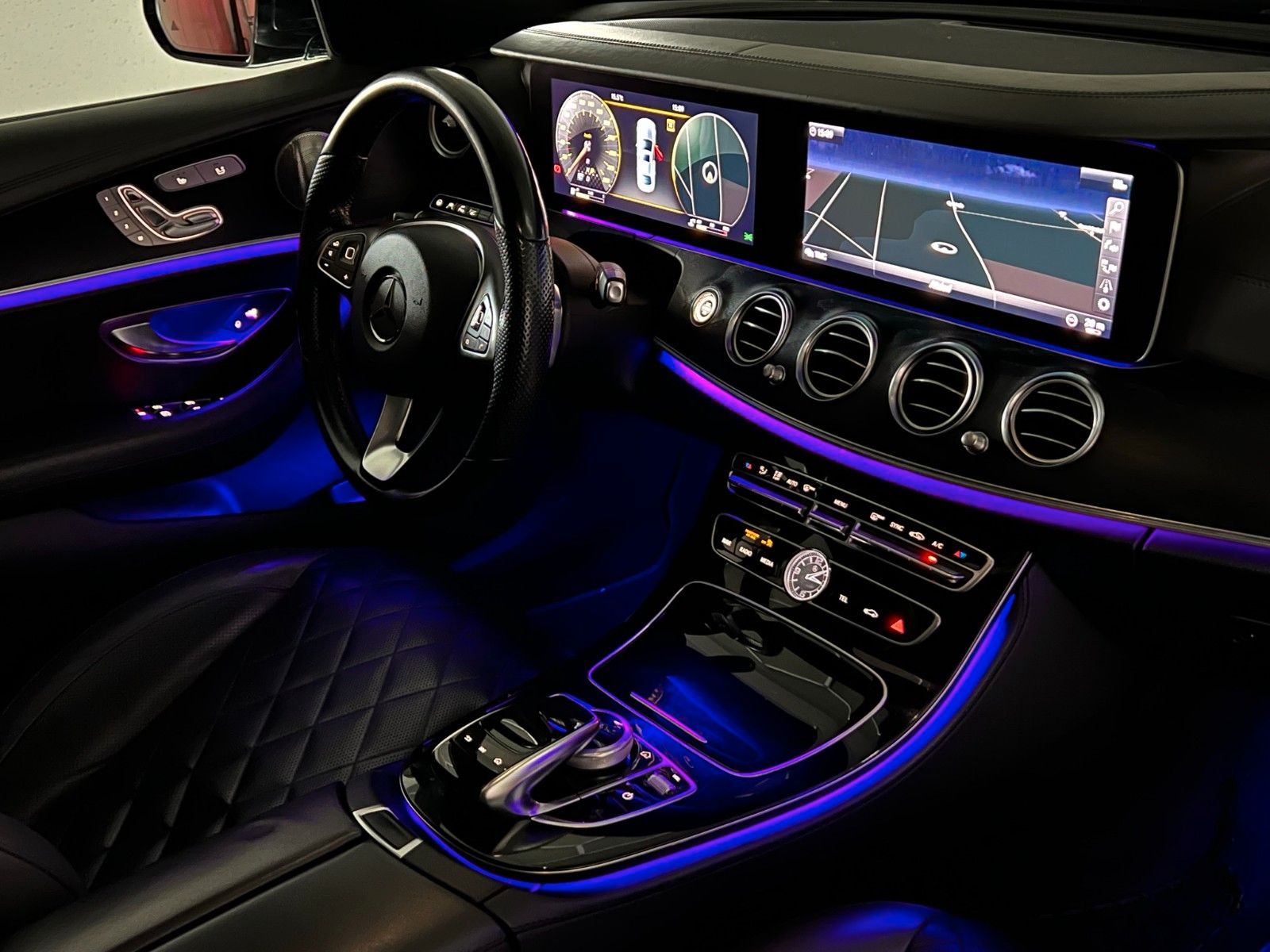 Fahrzeugabbildung Mercedes-Benz E 350 d AMG-LINE/MASSAGE/BURMESTER/DESIGNO/WIDE