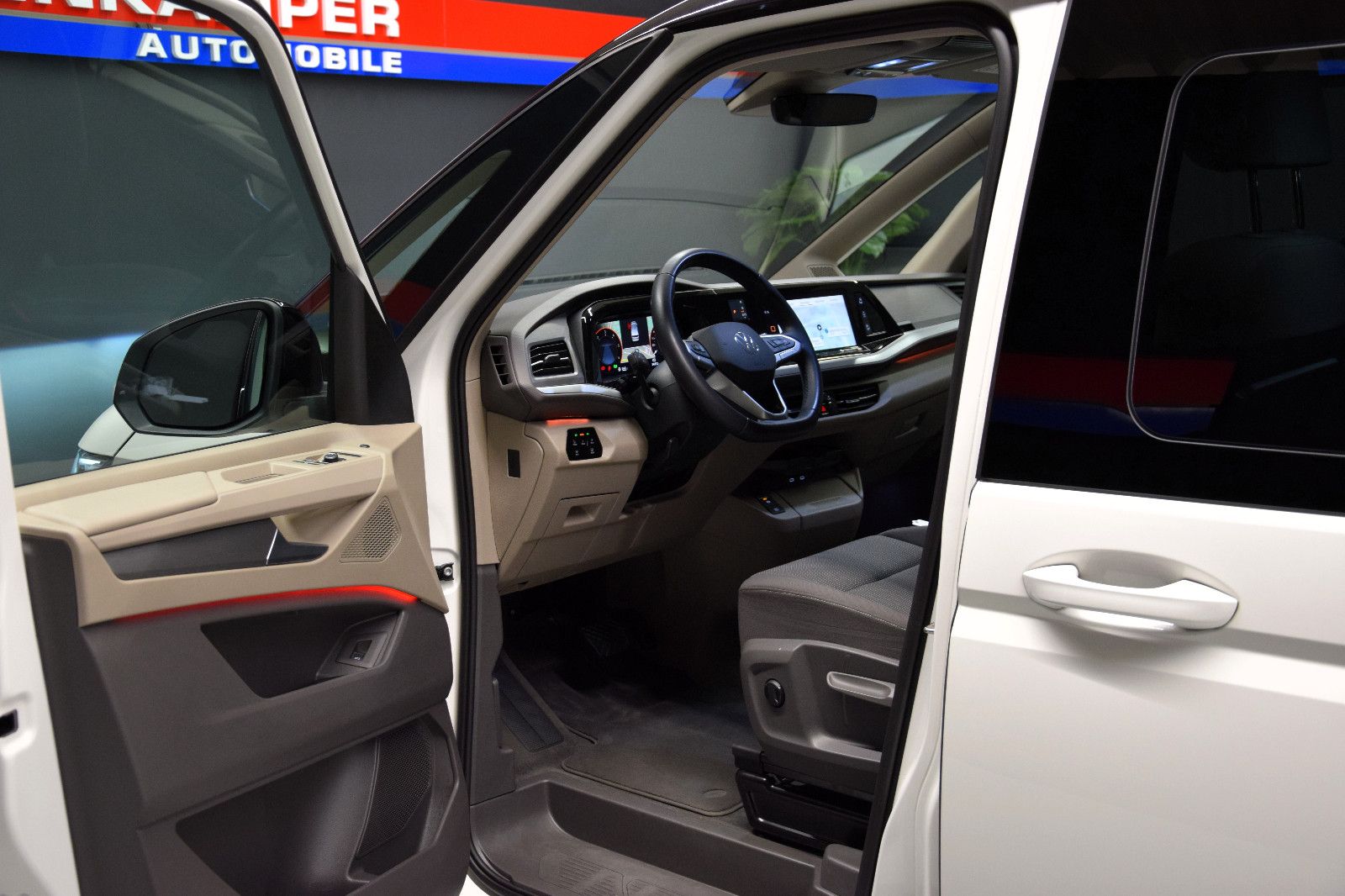 Fahrzeugabbildung Volkswagen T7 Multivan Edition lang Matrix AHK Standheiz