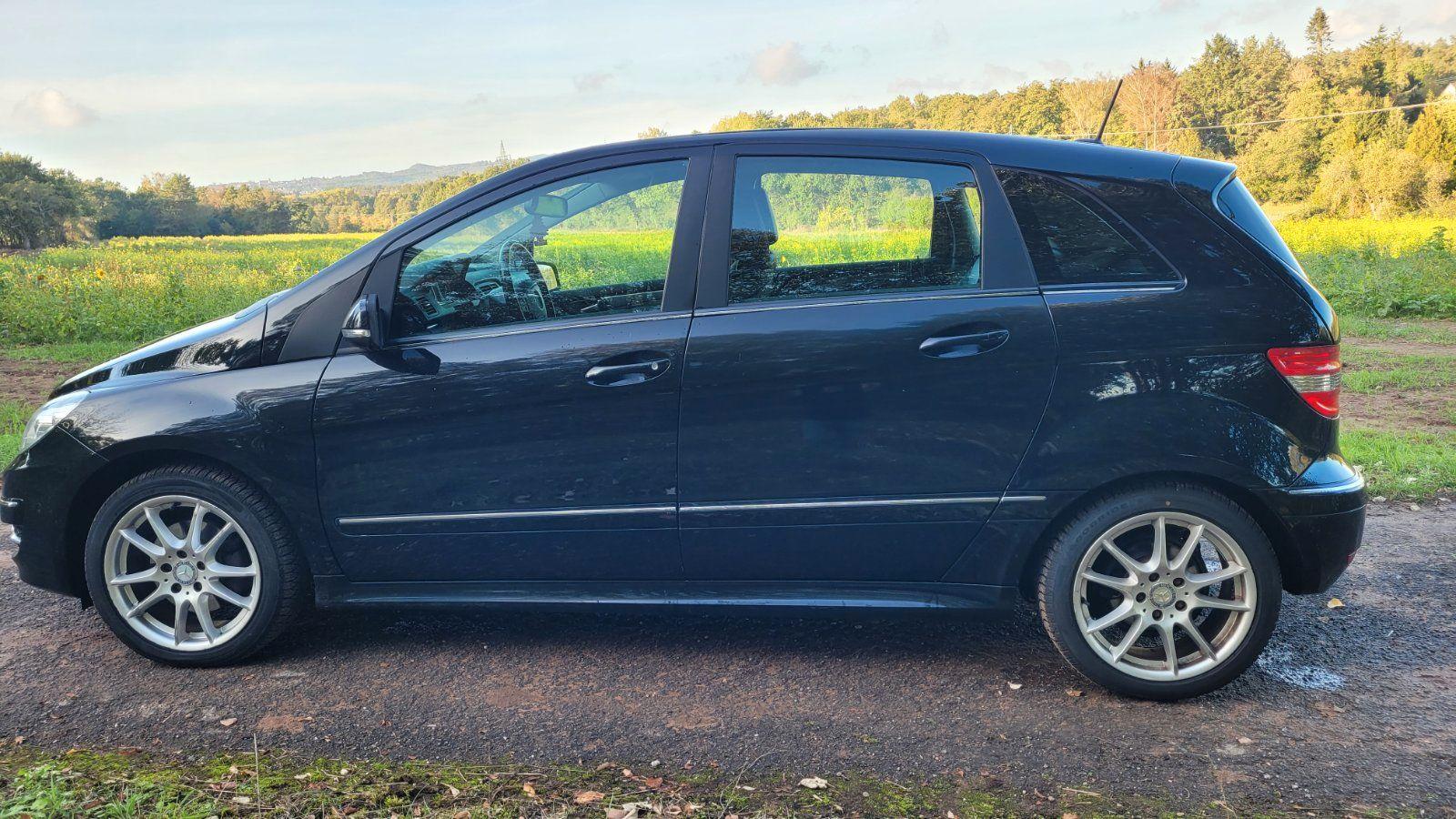 Mercedes-Benz B200 2011 — engine 140 HP (103kW)