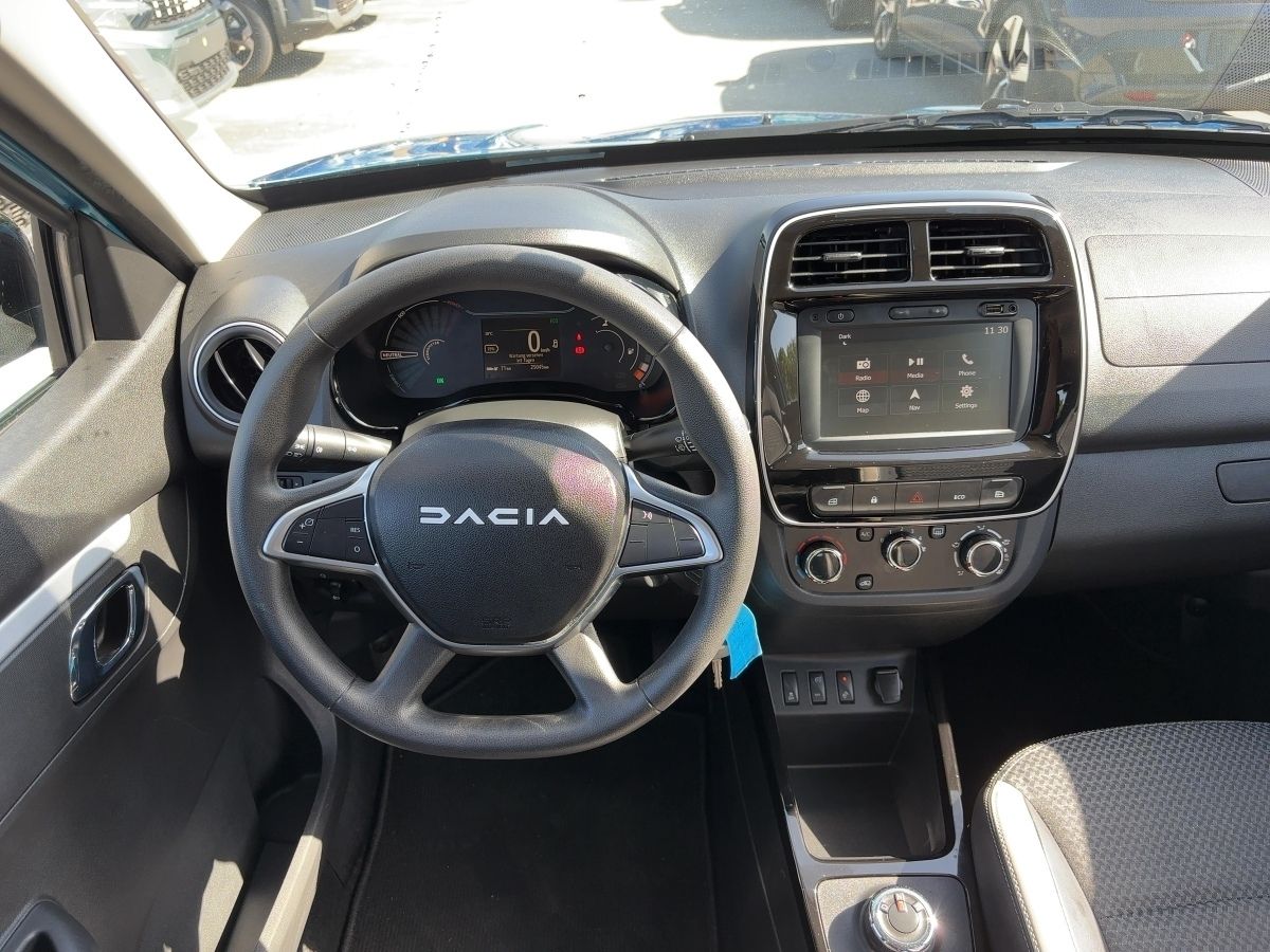 Fahrzeugabbildung Dacia Spring Expression 45 Navi Kamera - mit KI generiert/bearbeitet