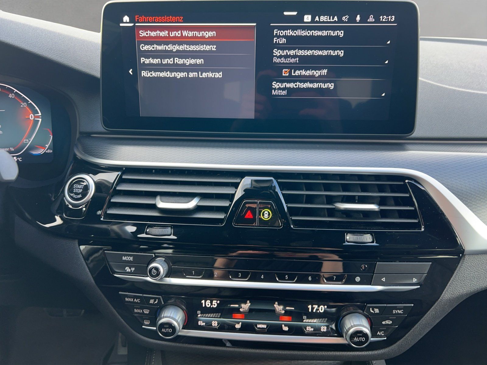 Fahrzeugabbildung BMW 530i M-Sport/INDIVIDUAL/HUD/360°KAMERA/H&K/