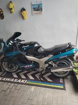 Kawasaki ZZR1100 