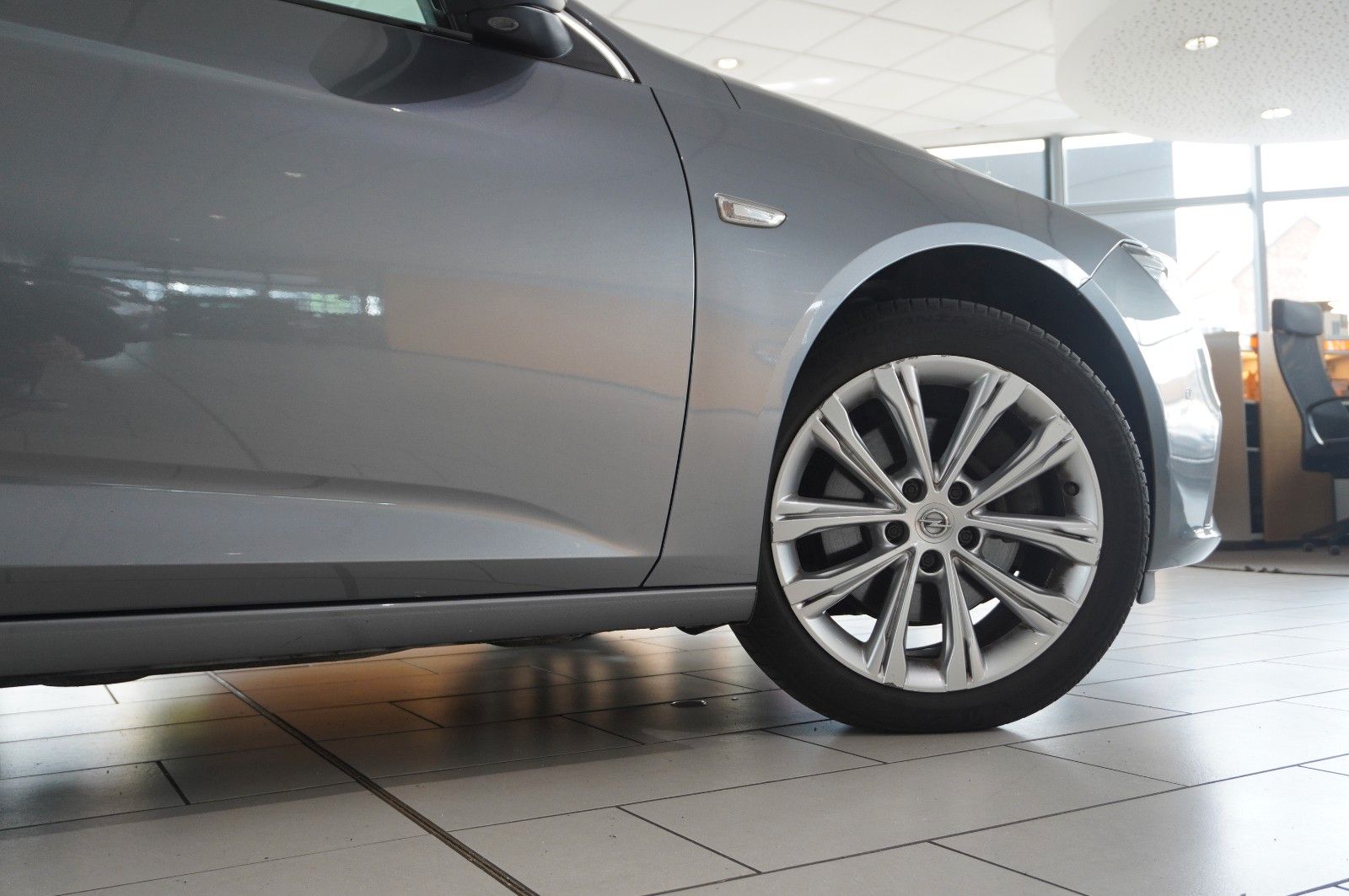 Fahrzeugabbildung Opel Insignia B ST 2.0D ELEGANCE NAVI/SH/KAMERA/SPORT