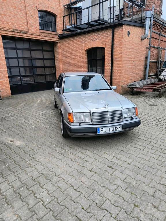 Mercedes-Benz 260