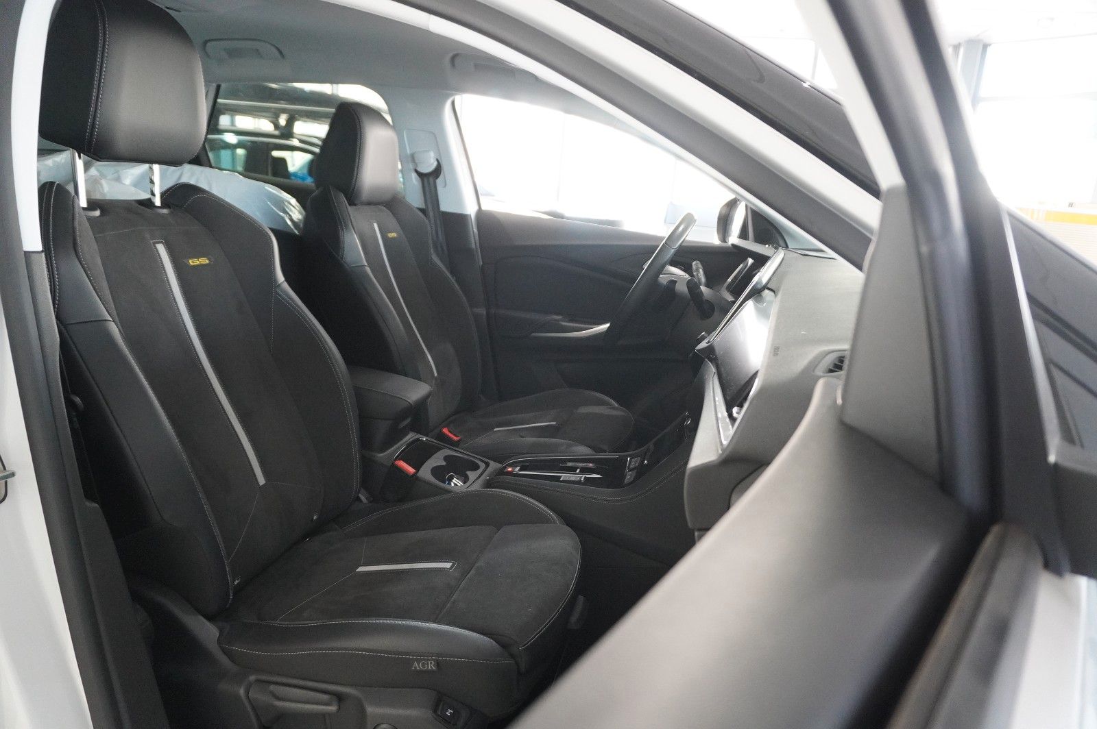 Fahrzeugabbildung Opel Grandland (X) 1.6T GSe HYBRID 4X4 NAVI/LED/SPORT
