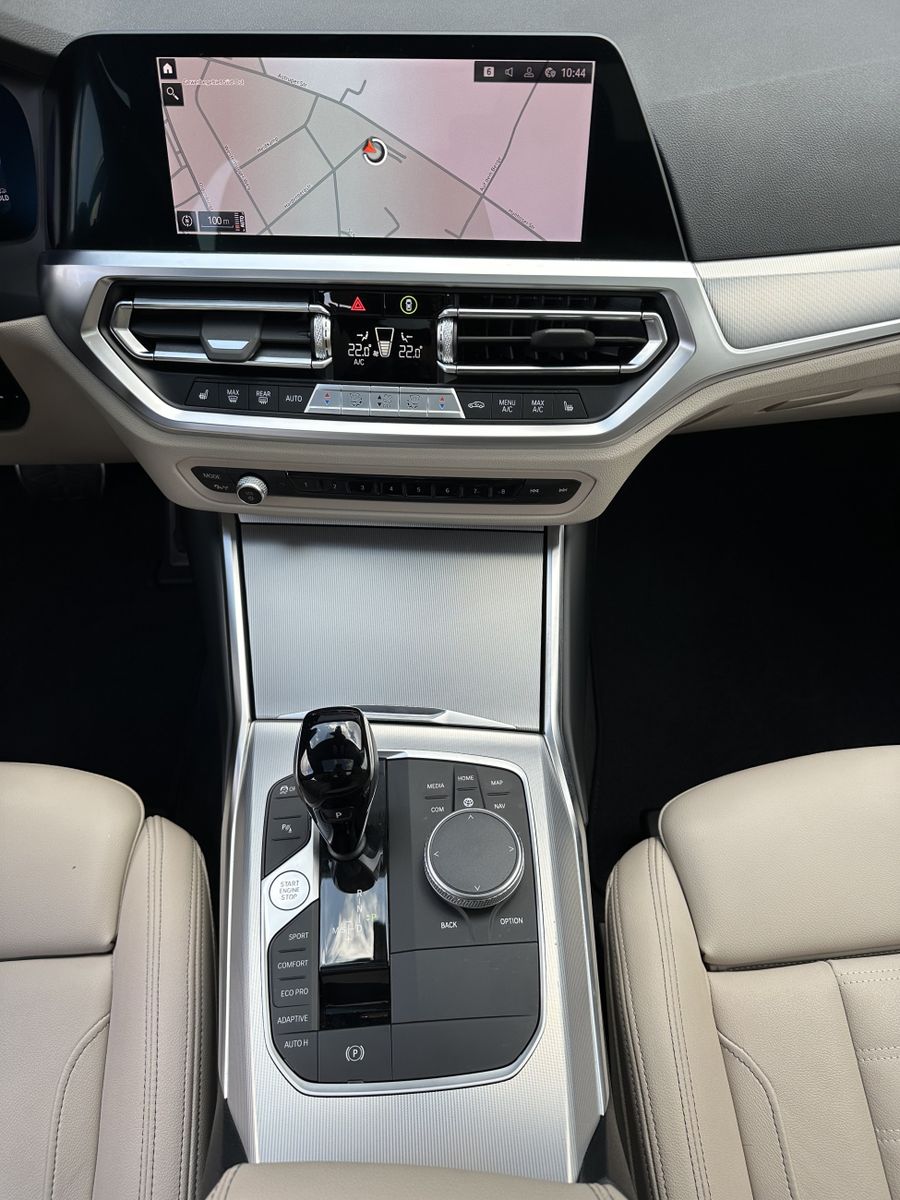 Fahrzeugabbildung BMW 330d Touring M-Sport NAV+LASER+ACC+HUD+PANO+19ZO