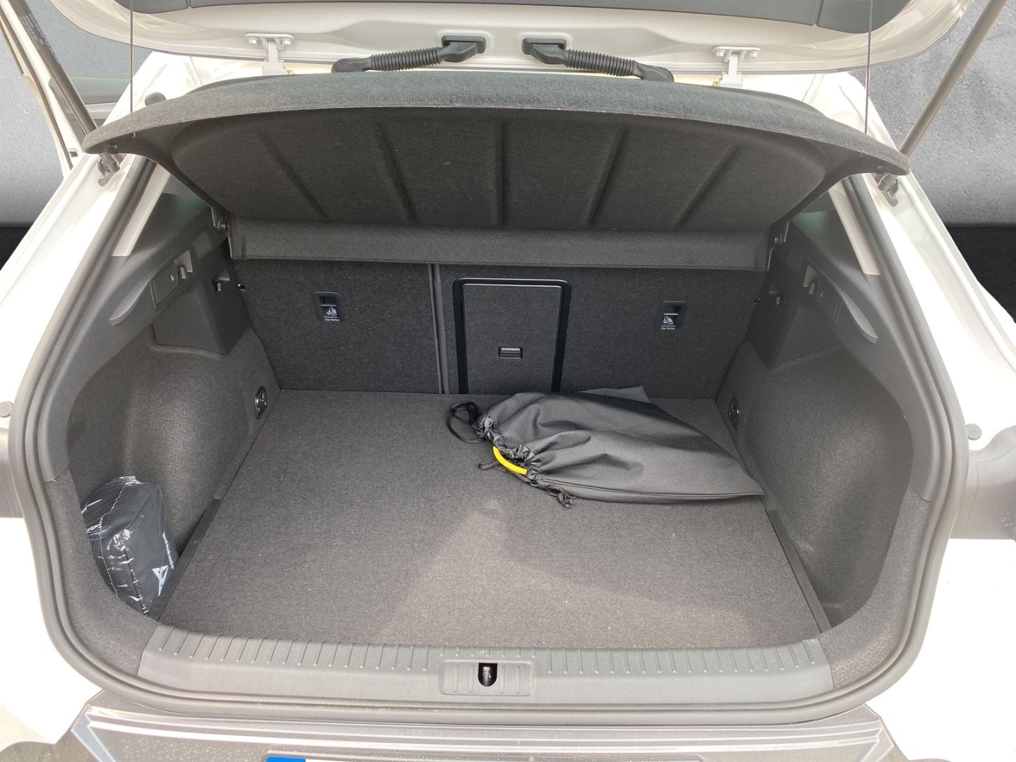 Fahrzeugabbildung CUPRA Formentor Basis e-HYBRID 1.4 EU6d *Navi *digital