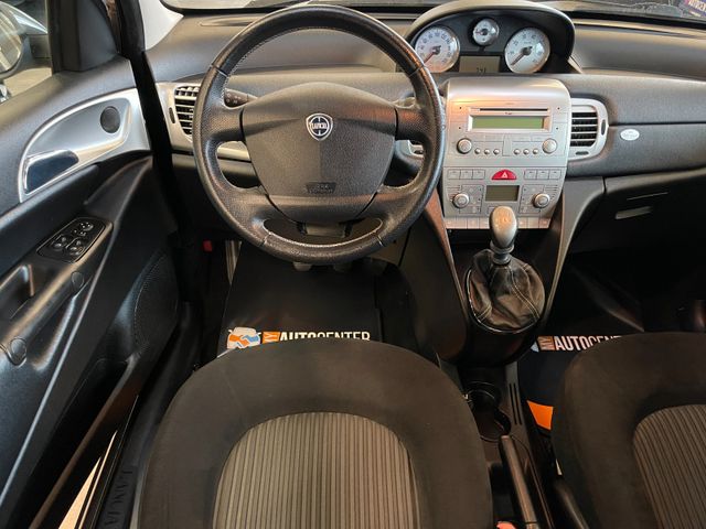 Lancia Ypsilon 1.4 8V Oro *KLIMAAUT.*2.HD*TÜV 062027*