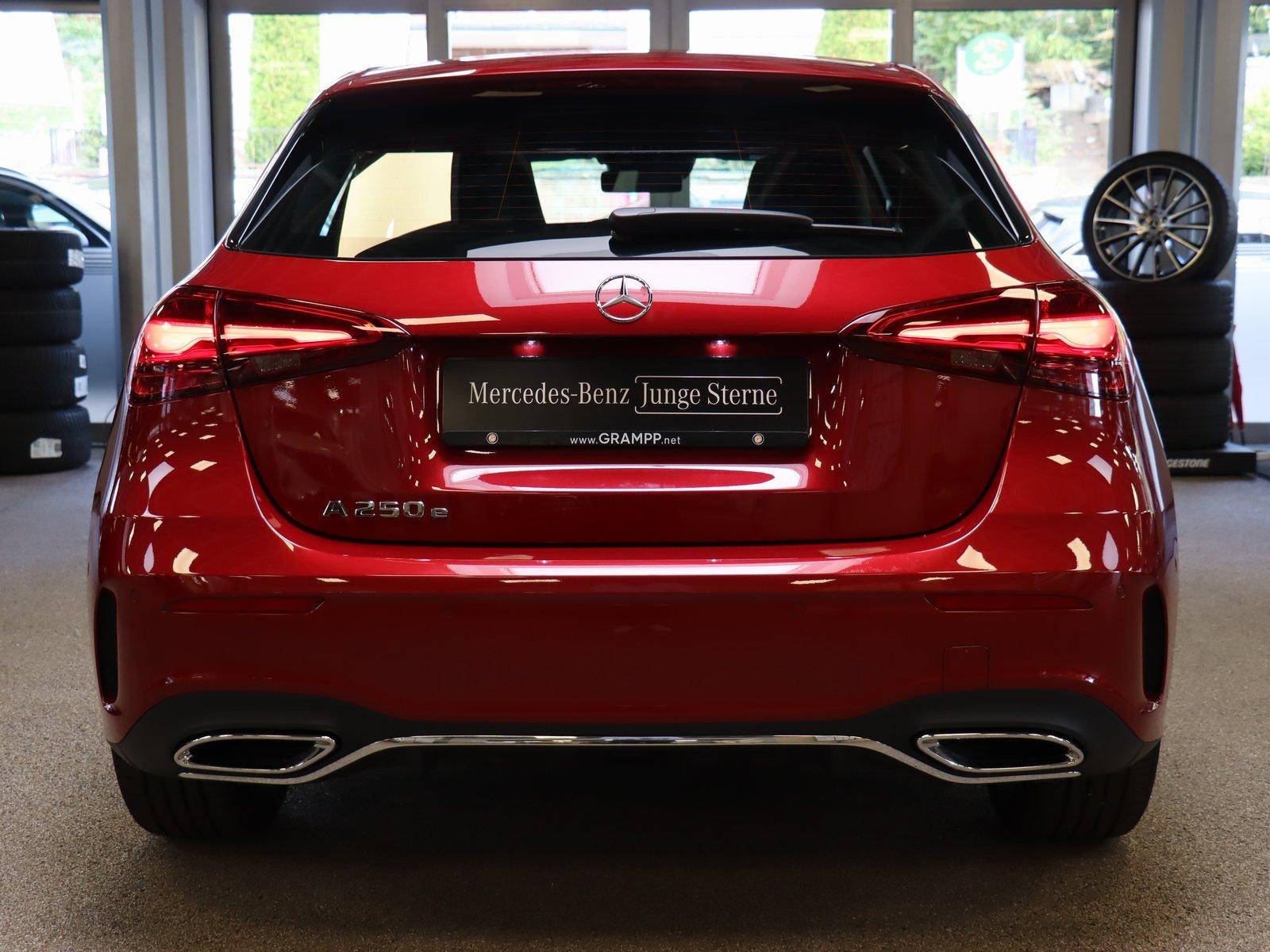 Mercedes-Benz A 250 e AMG Premium/Pano/AHK/Kamera/11kW-Laden