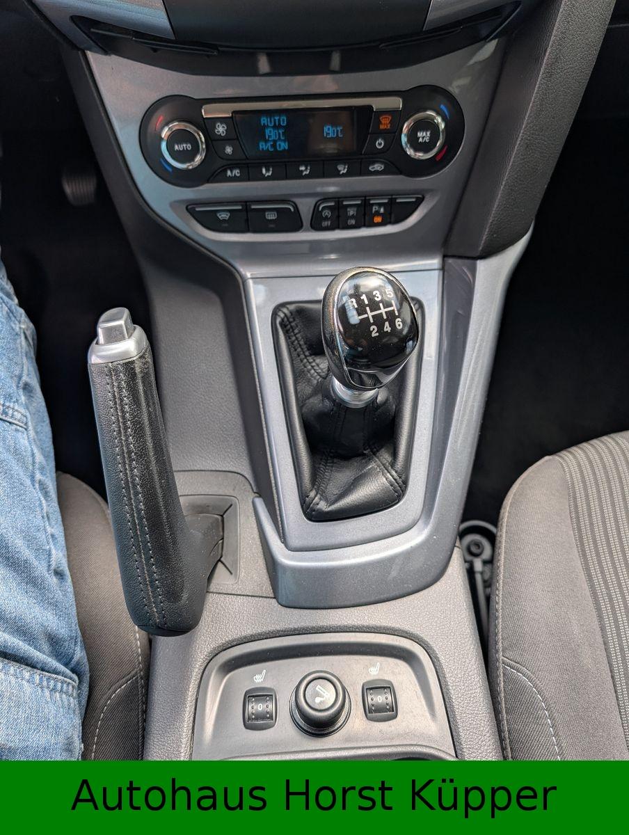 Ford Focus 2012 — photo 17