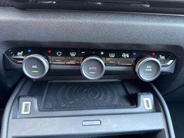 Citroën C4 Shine 1.2 PT 130 EAT8 °LED°ACC°HUD°RFK°Navi°