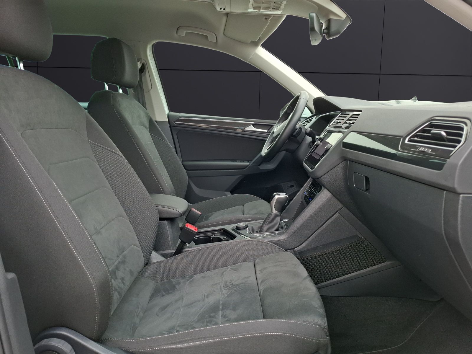 Fahrzeugabbildung Volkswagen Tiguan TDI Elegance DSG 4M Standhzg. Matrix Navi