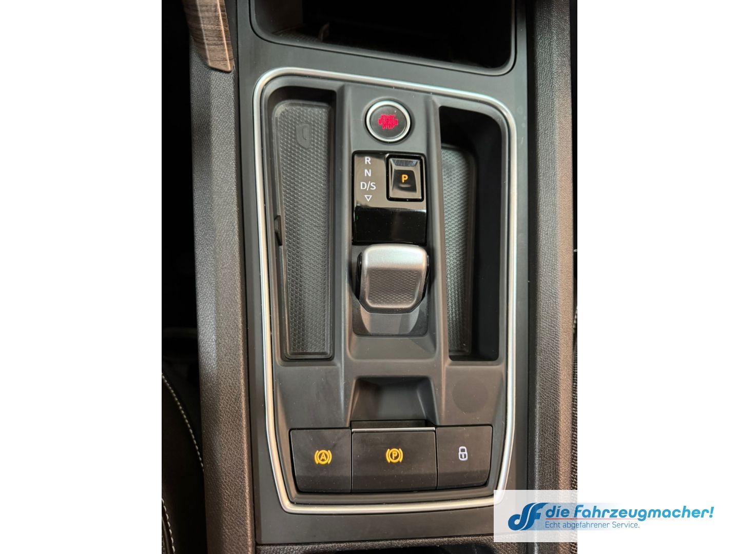 Fahrzeugabbildung SEAT Leon Sportstourer Xcellence e-HYBRID Navi Digita