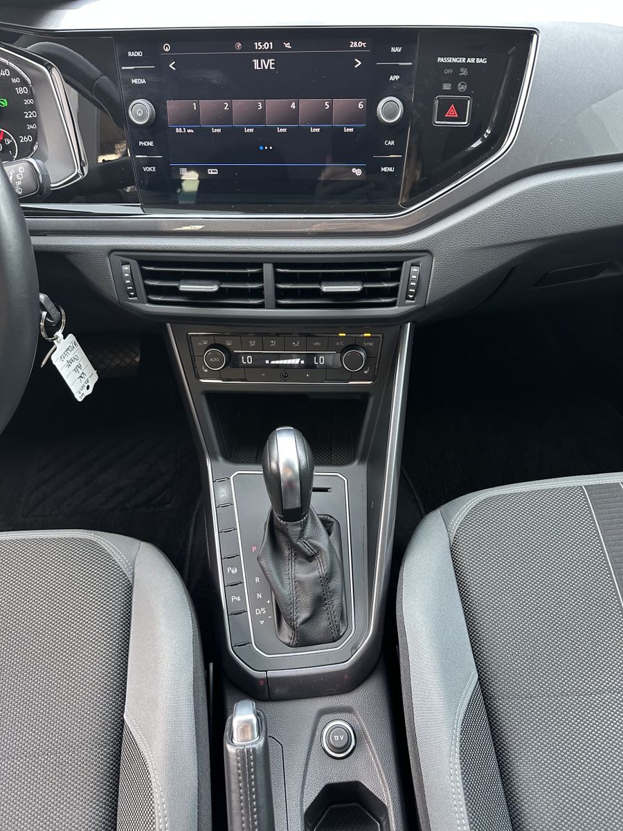 Fahrzeugabbildung Volkswagen Polo 1.0 TSI DSG R-Line NAV+LED+ACC+KAMERA+USB