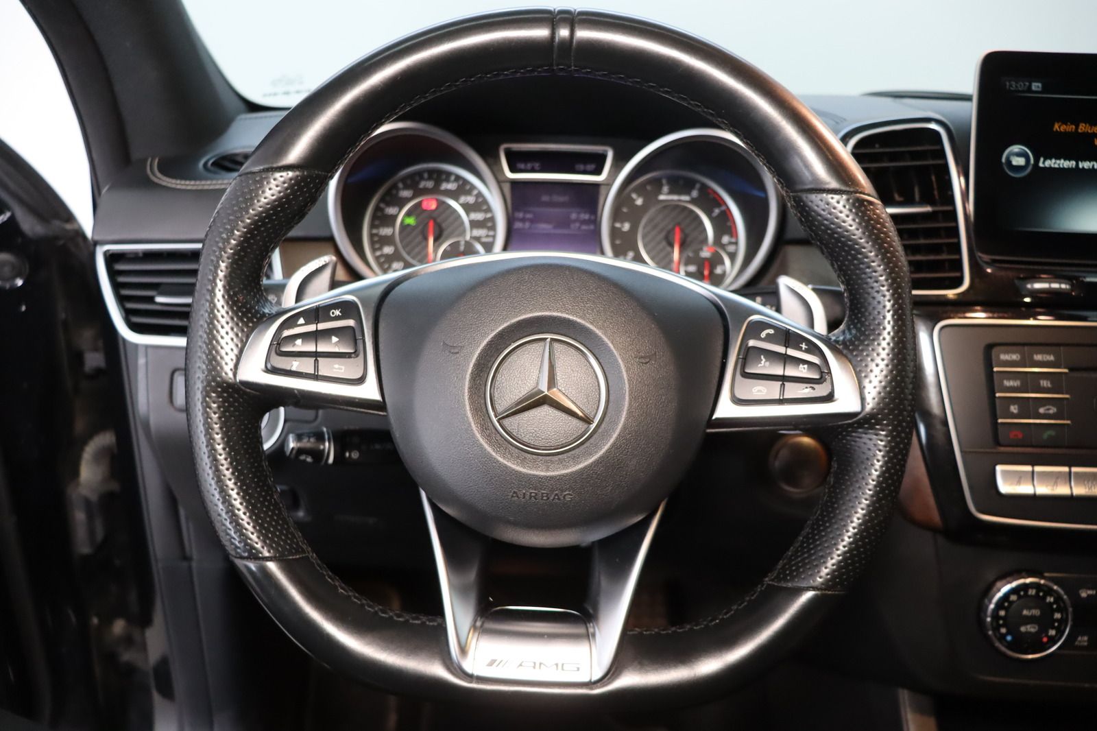 Fahrzeugabbildung Mercedes-Benz GLE 63 AMG * Fond * Offroad * DIS+ * LED HU 03.2