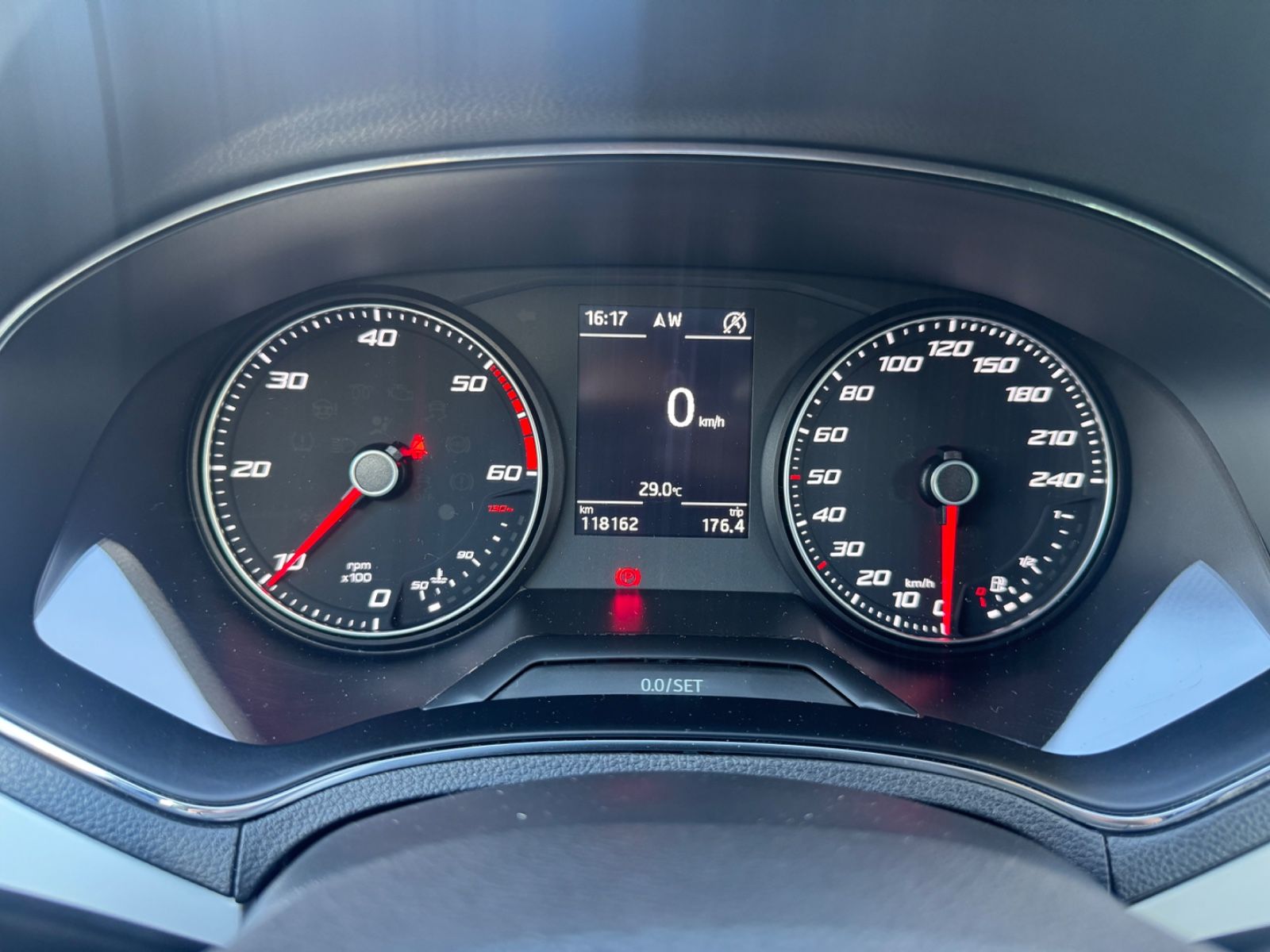 Fahrzeugabbildung SEAT Arona Xcellence LED+Navi+ACC+Lane