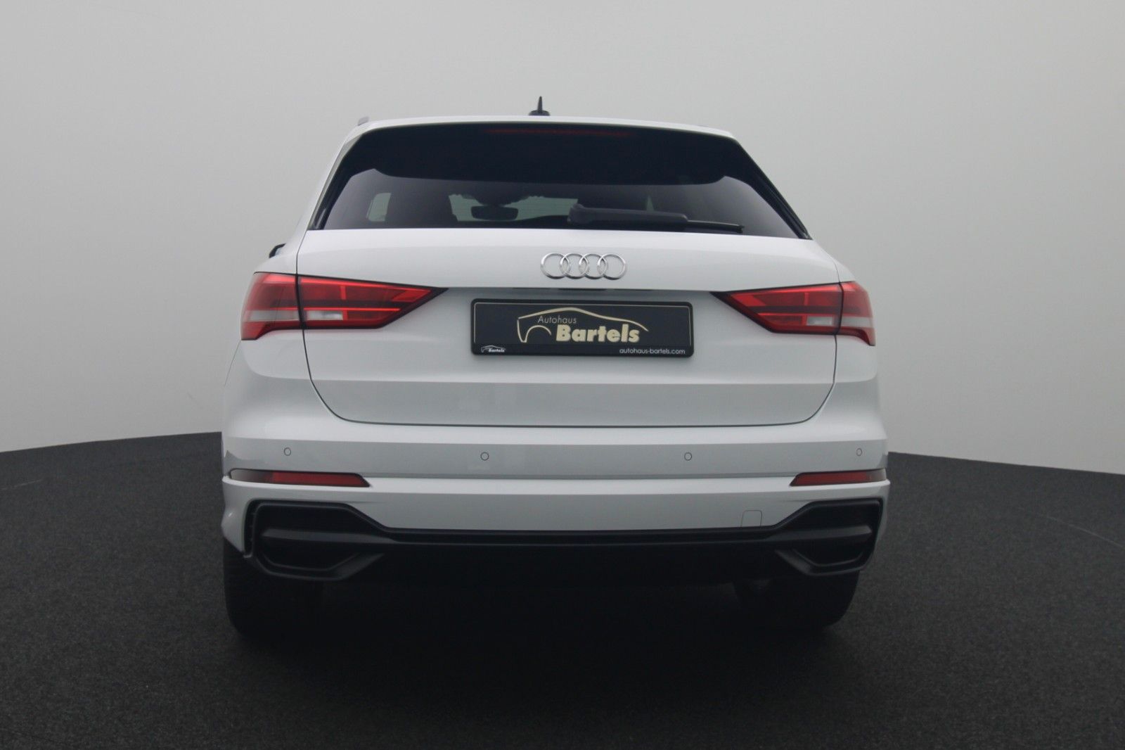 Fahrzeugabbildung Audi Q3 1.5 TFSI 35 S-Line AHK NAVI VIRTUAL