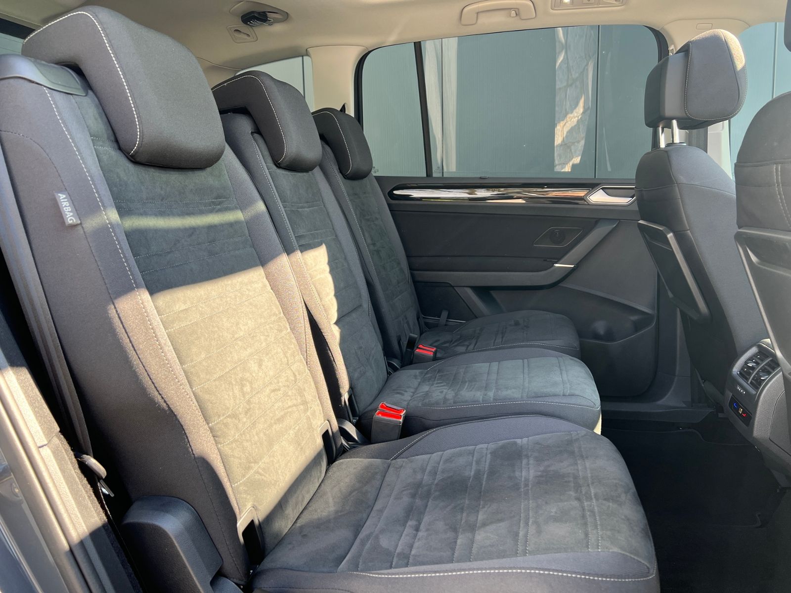 Fahrzeugabbildung Volkswagen Touran Highline 2.0 TDI DSG *AHK, LED, 7 Sitze,