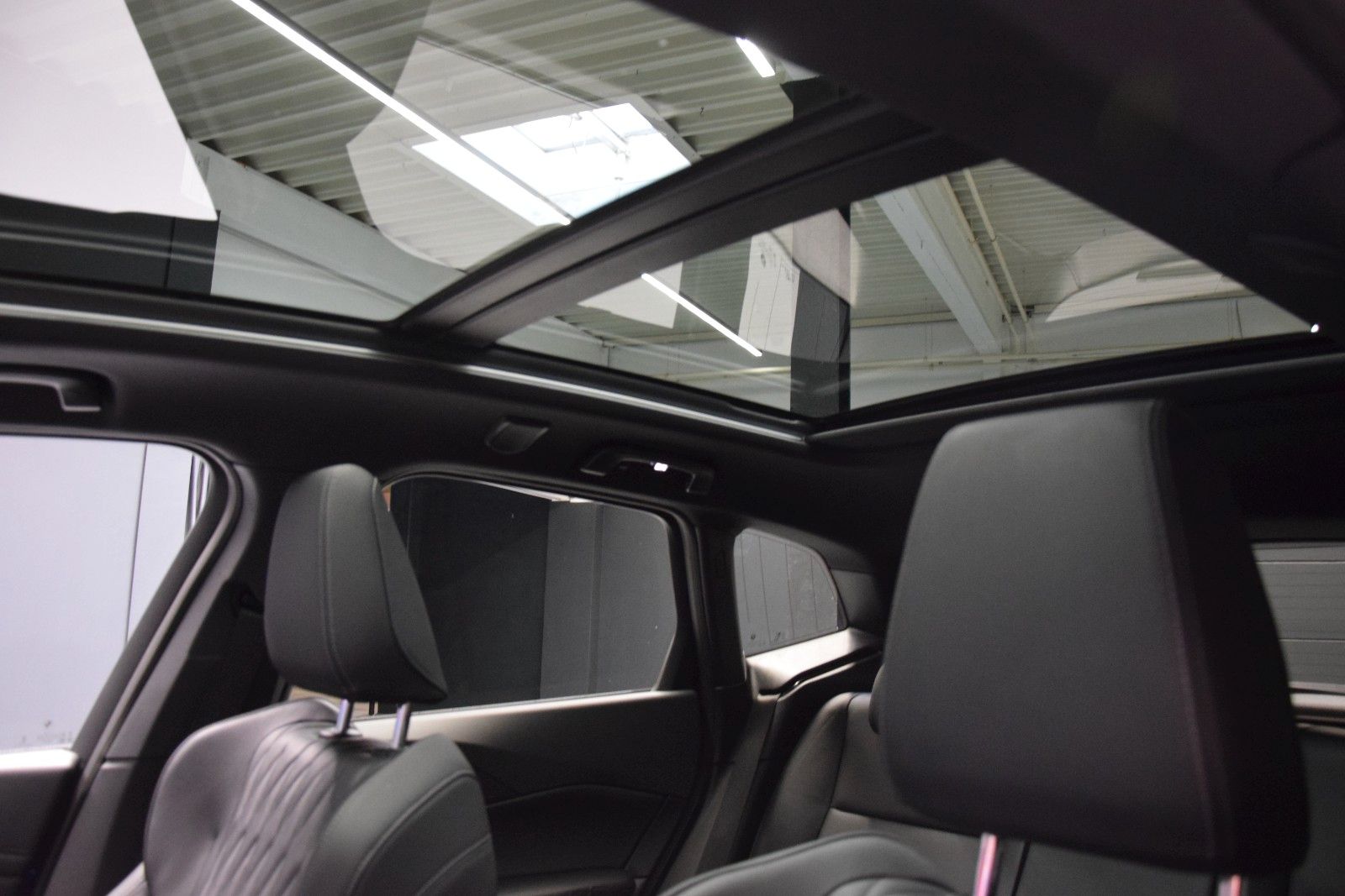 Fahrzeugabbildung BMW 218 i  Active Tourer M Sport Pano ACC Leder H&k