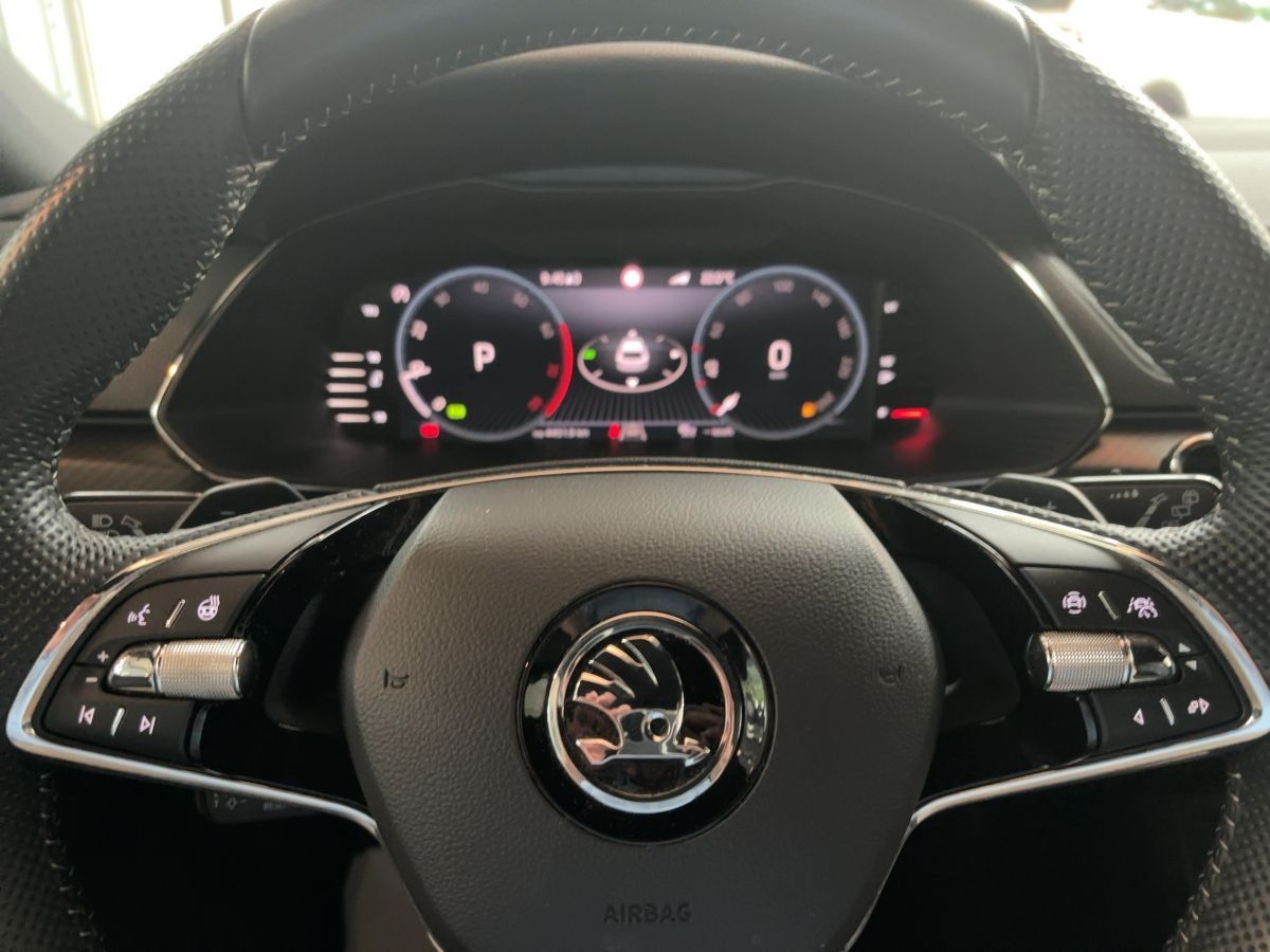 Skoda Superb Combi 1.5TSI DSG Sportline NAVI MATRIX-LE foto 10