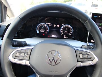 Volkswagen Golf VIII TSI Life Panoramad.