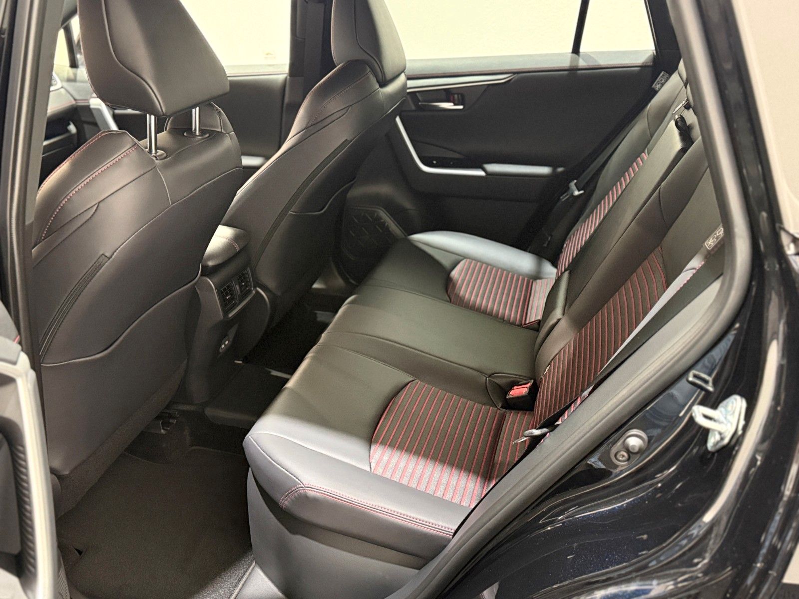 Fahrzeugabbildung Suzuki Across 2.5 Plug-In Hybrid Comfort+ E-Four