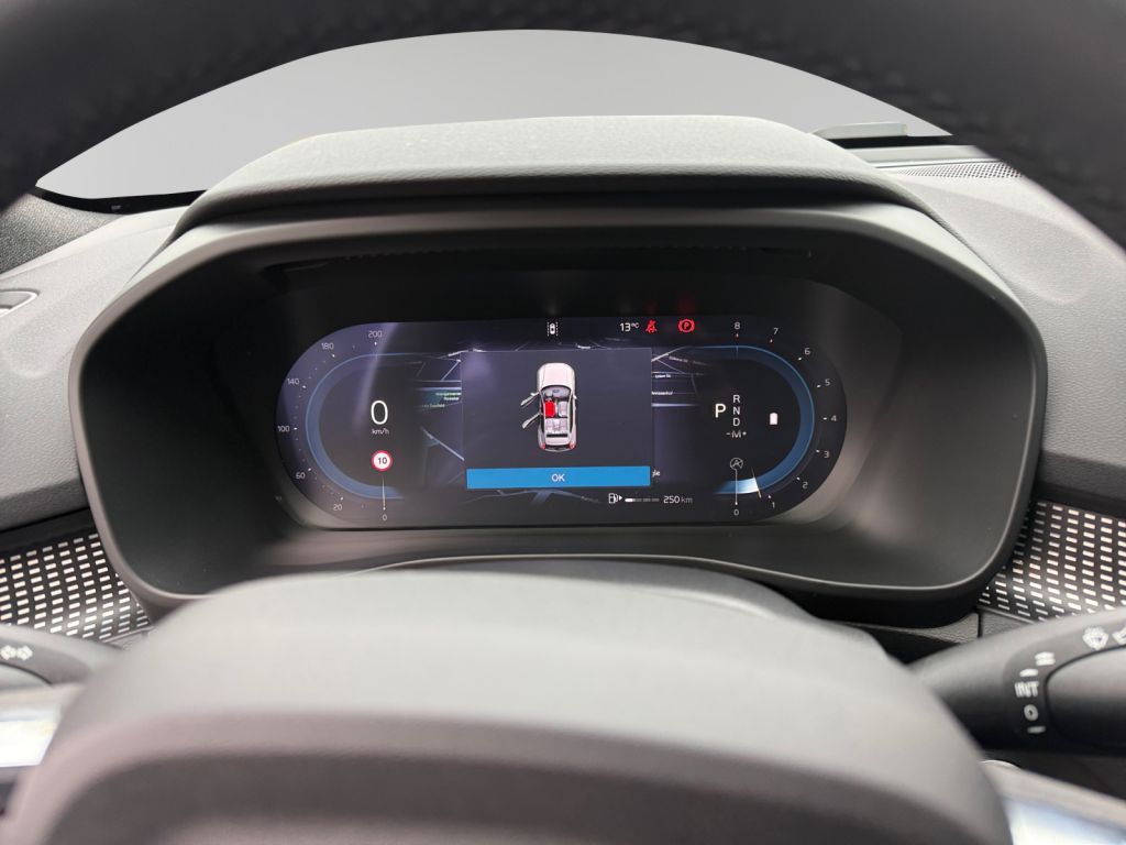 VOLVO XC40 B3 B DKG Ultra Black Edition RFK NAVi Winte VOLVO XC40 B3 B DKG Ultra Black Edition RFK NAVi Winte