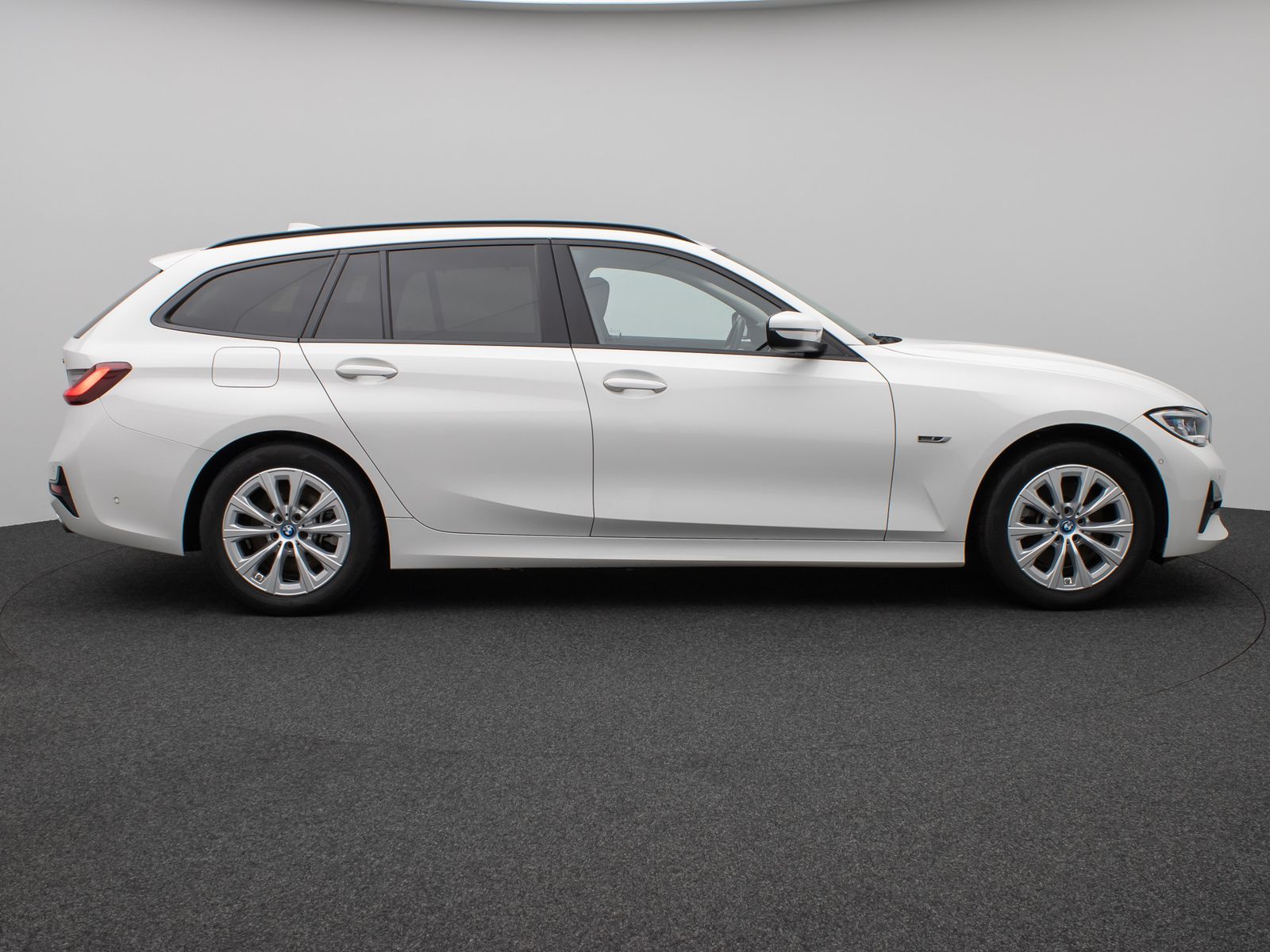 Fahrzeugabbildung BMW 320e  Kamera Laser HUD DAB HiFi Komfort Alarm