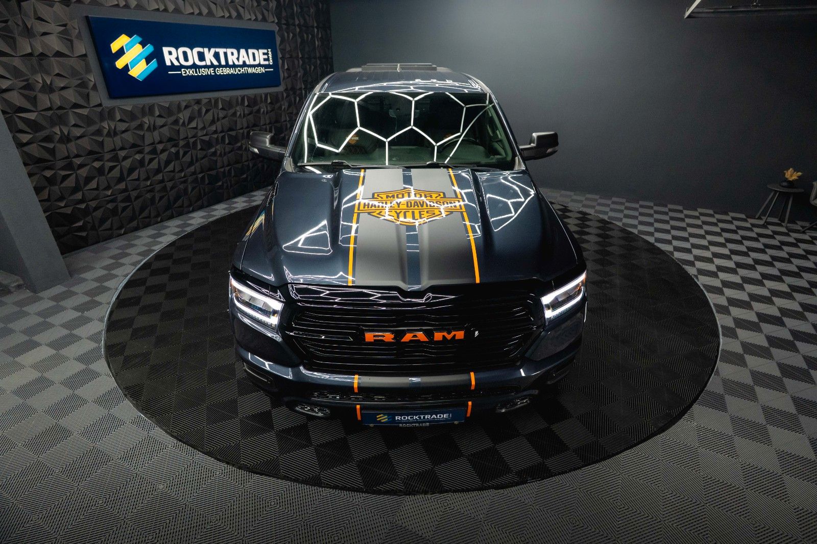 Fahrzeugabbildung Dodge RAM 5.7 V8 HEMI 4x4 OFFROAD Night HarleyDavidson