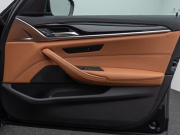 Fahrzeugabbildung BMW 540i xDr Tour Luxury Line HI-FI HUD DAB Panorama