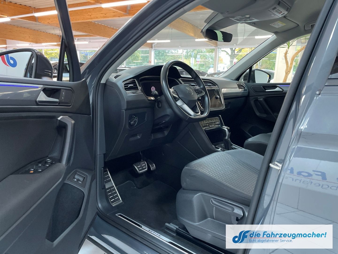 Fahrzeugabbildung Volkswagen Tiguan Active eHybrid Digitales Cockpit LED ACC