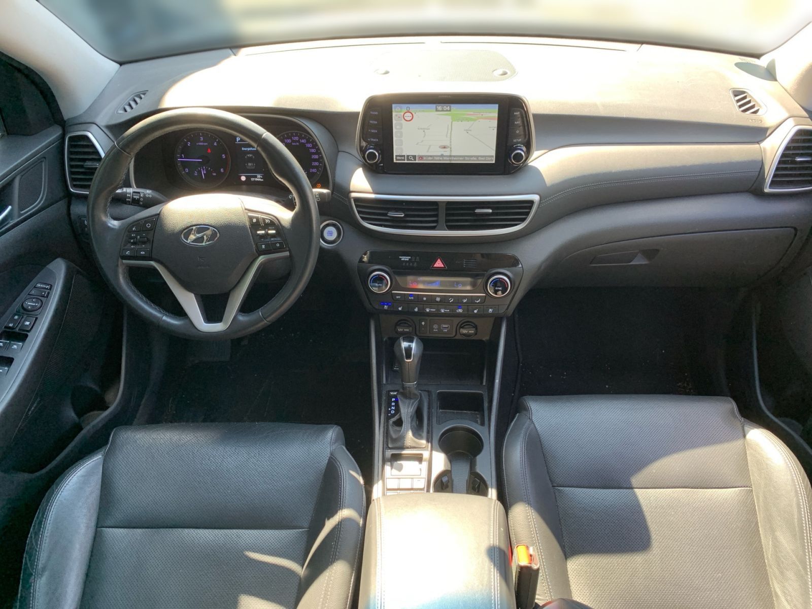 Fahrzeugabbildung Hyundai TUCSON 2.0 CRDi 8-AT Mild Hybrid Premium 4WD Exp