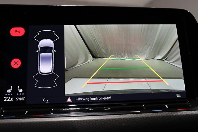 Golf GTI 2.0TSI DSG ACC KAMERA NAVI PANO SPORTFW