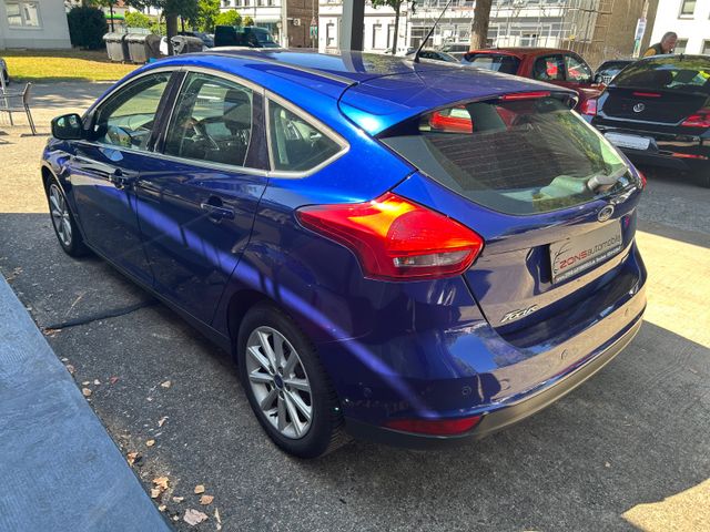 Fahrzeugabbildung Ford Focus 1.5 Autom.Titanium+Navi+Parkpilot+BT+SHZ+