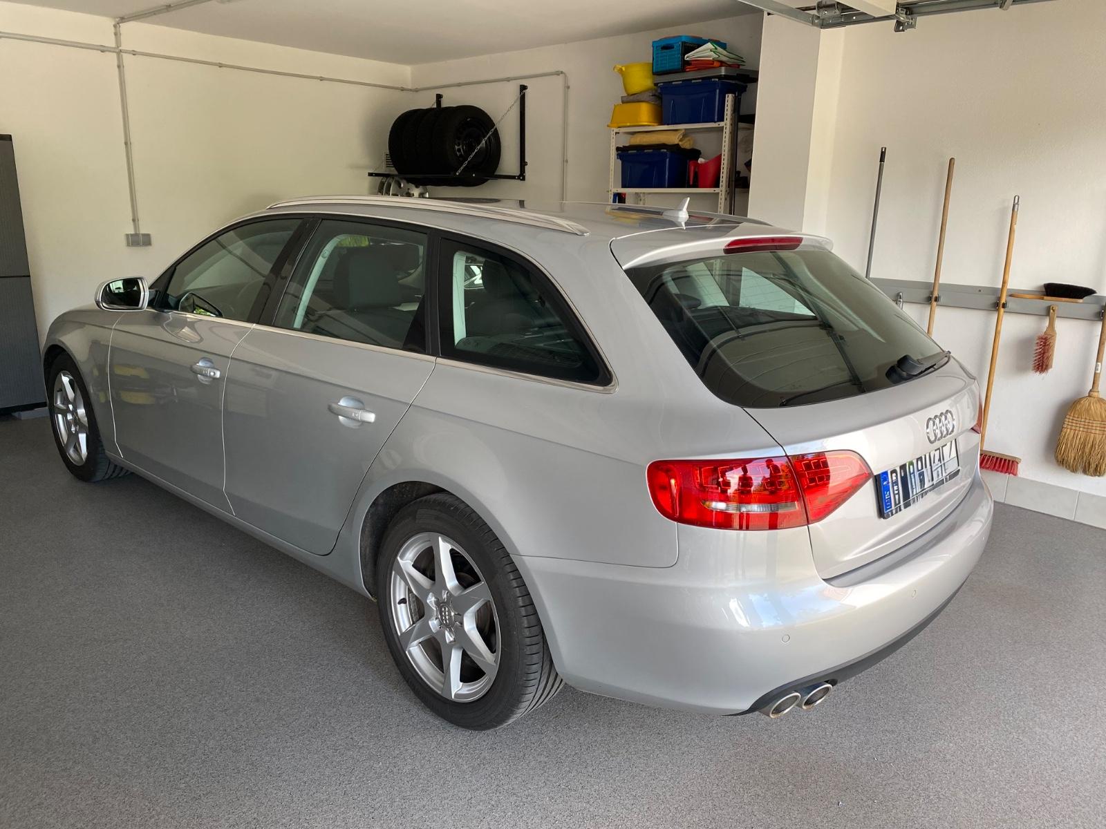 Audi A4 2009 — rear view