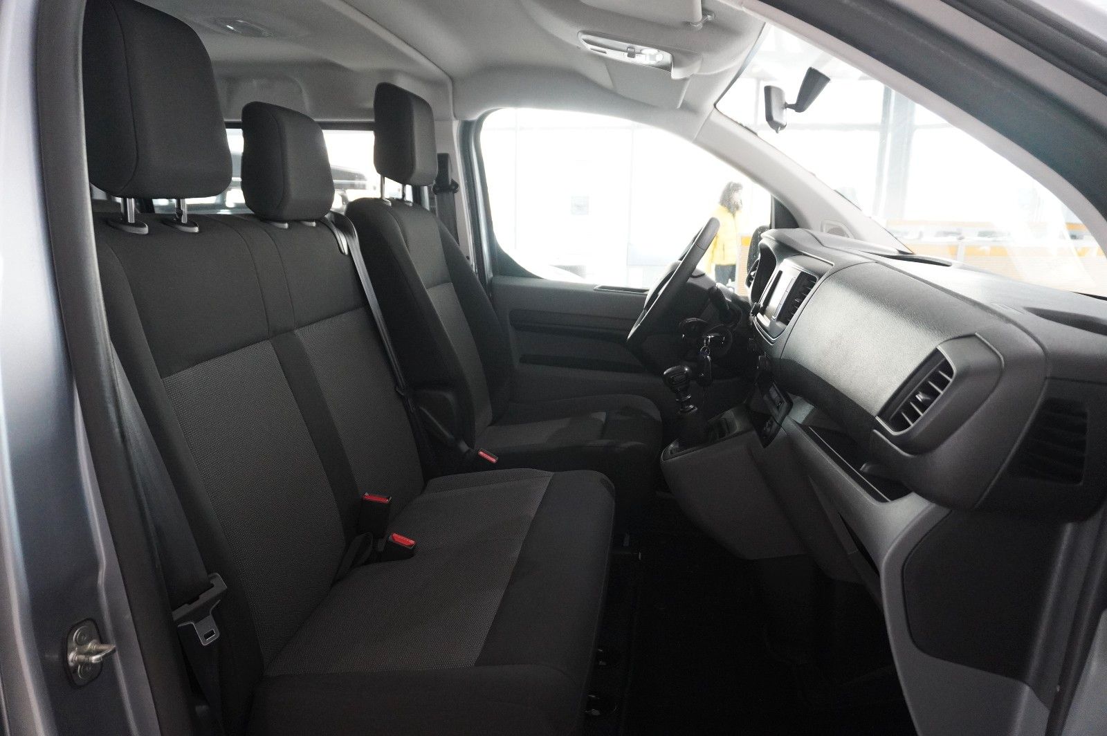 Fahrzeugabbildung Opel Vivaro C Kombi 2.0D "L" 9-SITZER NAVI/TEMP./DAB+